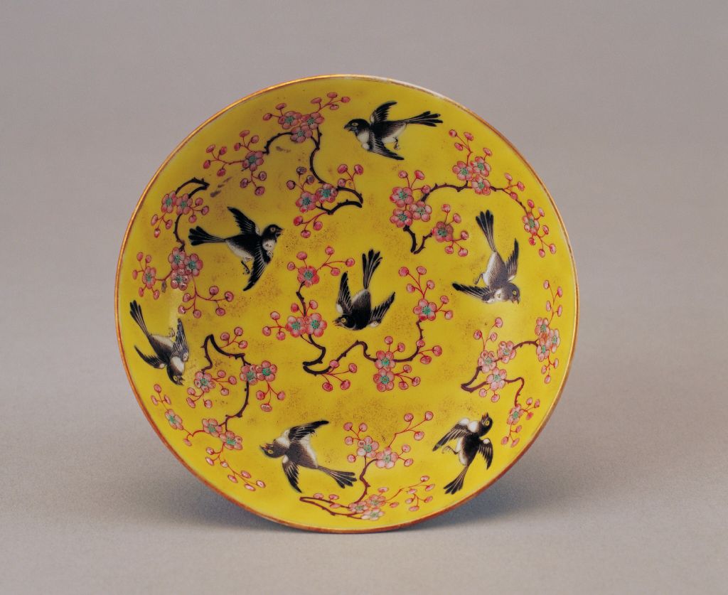 图片[2]-Yellow ground pink plum blossom spring swallow pattern plate-China Archive